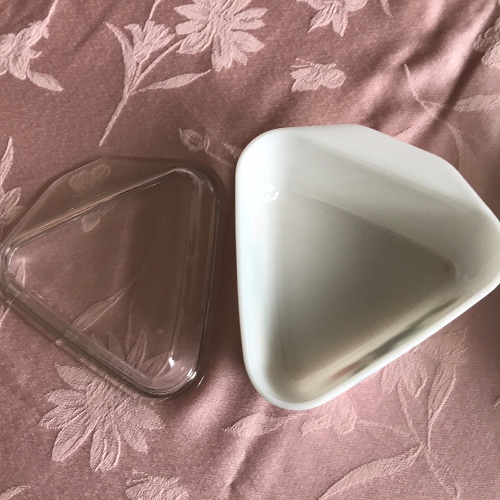 Pyrex triangle refrig dish - Picture 5 of 6